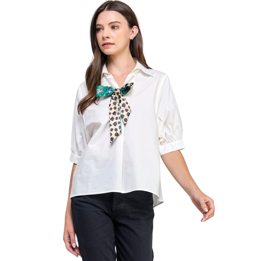 Blusa con perlas y corbatín